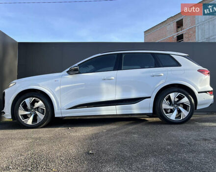Белый Ауди Q6 e-tron, объемом двигателя 0 л и пробегом 13 тыс. км за 77300 $, фото 3 на Automoto.ua