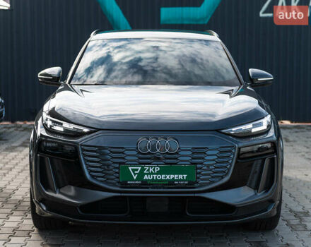 Серый Ауди Q6 e-tron, объемом двигателя 0 л и пробегом 21 тыс. км за 77000 $, фото 3 на Automoto.ua