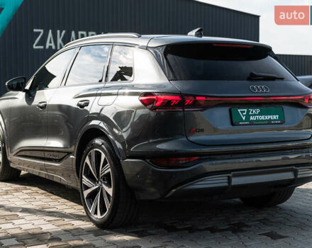 Серый Ауди Q6 e-tron, объемом двигателя 0 л и пробегом 21 тыс. км за 77000 $, фото 11 на Automoto.ua