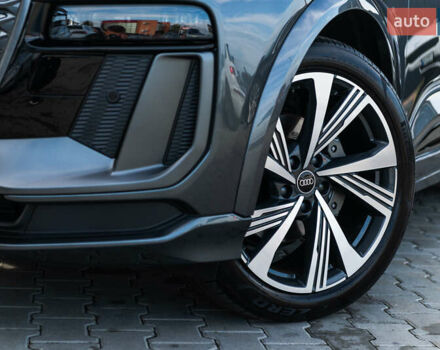 Серый Ауди Q6 e-tron, объемом двигателя 0 л и пробегом 21 тыс. км за 77000 $, фото 1 на Automoto.ua