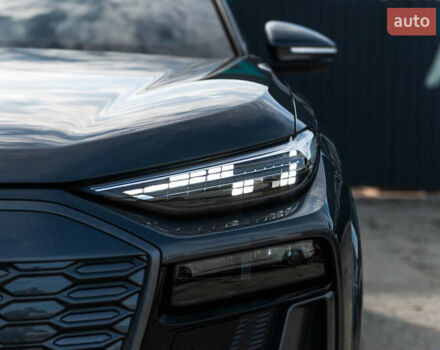 Серый Ауди Q6 e-tron, объемом двигателя 0 л и пробегом 21 тыс. км за 77000 $, фото 5 на Automoto.ua