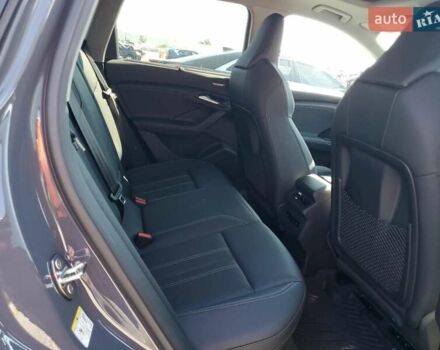 Серый Ауди Q6 e-tron, объемом двигателя 0 л и пробегом 2 тыс. км за 13000 $, фото 10 на Automoto.ua