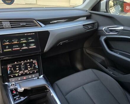 Білий Ауді Q7 e-tron, об'ємом двигуна 0 л та пробігом 30 тис. км за 41581 $, фото 12 на Automoto.ua