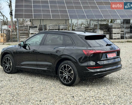 Черный Ауди Q7 e-tron, объемом двигателя 0 л и пробегом 160 тыс. км за 24614 $, фото 6 на Automoto.ua