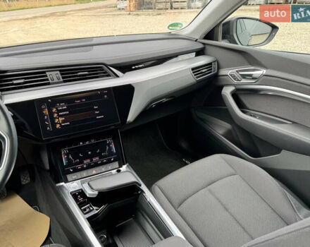 Черный Ауди Q7 e-tron, объемом двигателя 0 л и пробегом 160 тыс. км за 24614 $, фото 21 на Automoto.ua