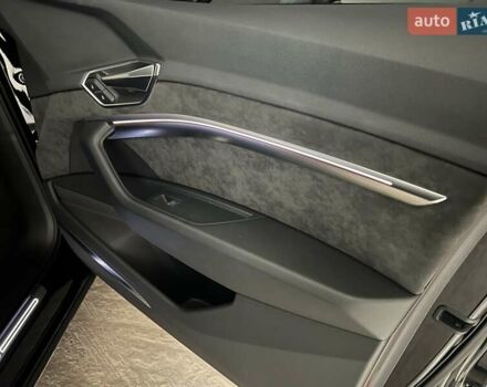 Черный Ауди Q7 e-tron, объемом двигателя 0 л и пробегом 40 тыс. км за 37800 $, фото 18 на Automoto.ua