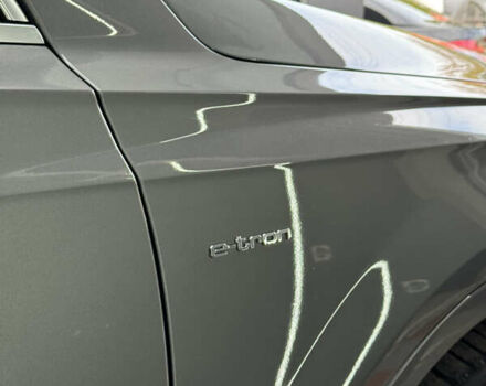 Серый Ауди Q7 e-tron, объемом двигателя 3 л и пробегом 297 тыс. км за 38000 $, фото 3 на Automoto.ua