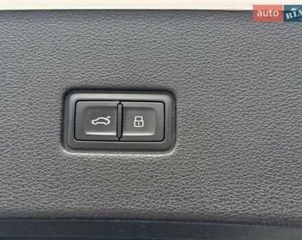 Білий Ауді Q8, об'ємом двигуна 3 л та пробігом 139 тис. км за 48000 $, фото 74 на Automoto.ua