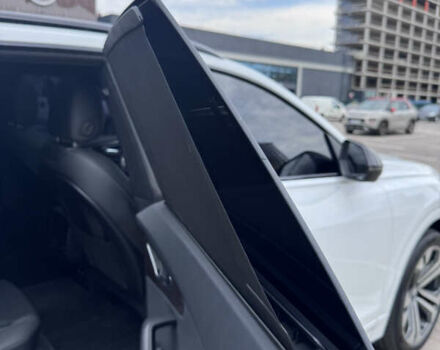 Білий Ауді Q8, об'ємом двигуна 3 л та пробігом 127 тис. км за 58000 $, фото 44 на Automoto.ua