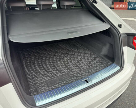 Білий Ауді Q8, об'ємом двигуна 3 л та пробігом 68 тис. км за 55500 $, фото 28 на Automoto.ua