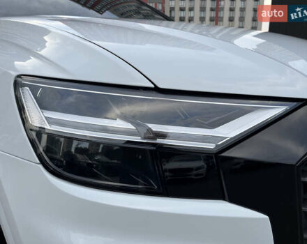 Белый Ауди Q8, объемом двигателя 3 л и пробегом 57 тыс. км за 49000 $, фото 16 на Automoto.ua