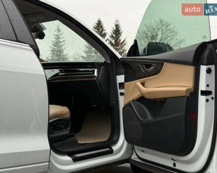 Білий Ауді Q8, об'ємом двигуна 3 л та пробігом 139 тис. км за 48000 $, фото 61 на Automoto.ua