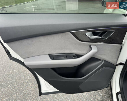 Білий Ауді Q8, об'ємом двигуна 3 л та пробігом 68 тис. км за 55500 $, фото 31 на Automoto.ua