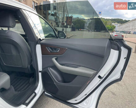 Белый Ауди Q8, объемом двигателя 3 л и пробегом 75 тыс. км за 56750 $, фото 11 на Automoto.ua