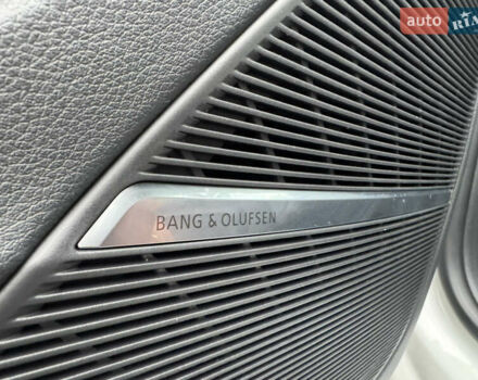 Білий Ауді Q8, об'ємом двигуна 3 л та пробігом 68 тис. км за 55500 $, фото 34 на Automoto.ua