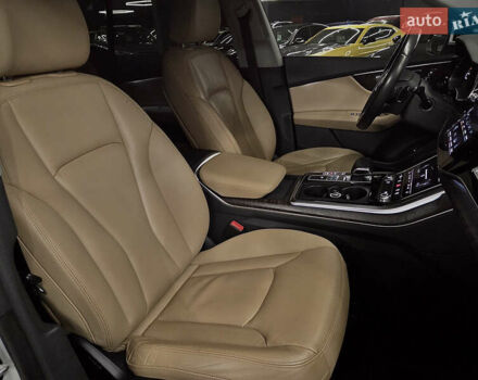 Білий Ауді Q8, об'ємом двигуна 3 л та пробігом 100 тис. км за 41999 $, фото 11 на Automoto.ua