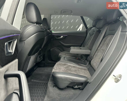 Білий Ауді Q8, об'ємом двигуна 2.97 л та пробігом 73 тис. км за 55000 $, фото 15 на Automoto.ua