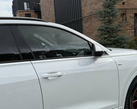 Белый Ауди Q8, объемом двигателя 0 л и пробегом 99 тыс. км за 59800 $, фото 16 на Automoto.ua