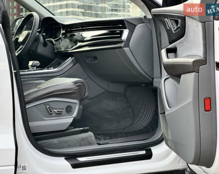 Білий Ауді Q8, об'ємом двигуна 3 л та пробігом 108 тис. км за 54999 $, фото 46 на Automoto.ua