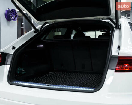 Белый Ауди Q8, объемом двигателя 3 л и пробегом 60 тыс. км за 62300 $, фото 11 на Automoto.ua