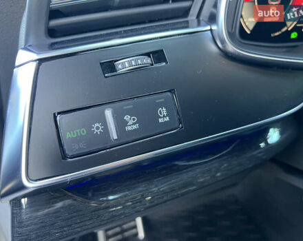 Белый Ауди Q8, объемом двигателя 2.97 л и пробегом 213 тыс. км за 54200 $, фото 19 на Automoto.ua