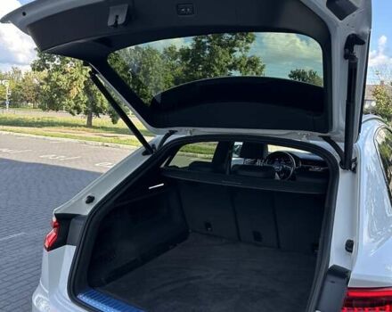 Білий Ауді Q8, об'ємом двигуна 3 л та пробігом 118 тис. км за 64999 $, фото 41 на Automoto.ua