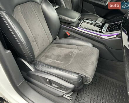 Білий Ауді Q8, об'ємом двигуна 2.97 л та пробігом 73 тис. км за 55000 $, фото 21 на Automoto.ua