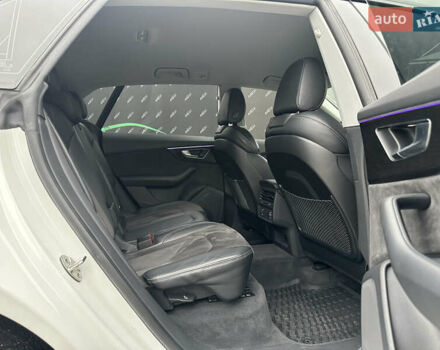 Білий Ауді Q8, об'ємом двигуна 2.97 л та пробігом 73 тис. км за 55000 $, фото 24 на Automoto.ua