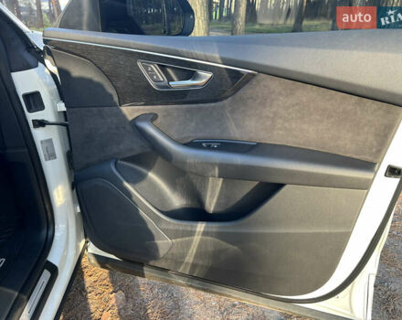 Белый Ауди Q8, объемом двигателя 2.97 л и пробегом 213 тыс. км за 54200 $, фото 11 на Automoto.ua