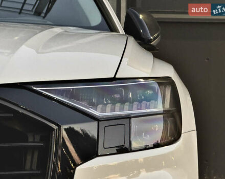 Білий Ауді Q8, об'ємом двигуна 3 л та пробігом 108 тис. км за 54999 $, фото 12 на Automoto.ua