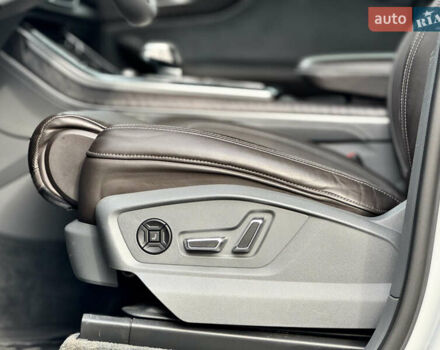 Білий Ауді Q8, об'ємом двигуна 3 л та пробігом 108 тис. км за 54999 $, фото 22 на Automoto.ua