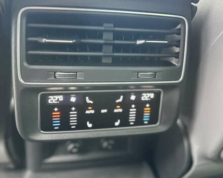 Белый Ауди Q8, объемом двигателя 2.97 л и пробегом 65 тыс. км за 65000 $, фото 23 на Automoto.ua