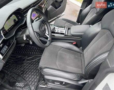 Белый Ауди Q8, объемом двигателя 3 л и пробегом 110 тыс. км за 63300 $, фото 57 на Automoto.ua