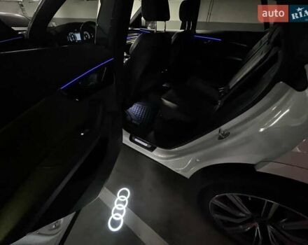 Белый Ауди Q8, объемом двигателя 3 л и пробегом 110 тыс. км за 63300 $, фото 97 на Automoto.ua