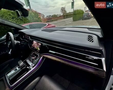 Білий Ауді Q8, об'ємом двигуна 2.97 л та пробігом 165 тис. км за 55900 $, фото 17 на Automoto.ua