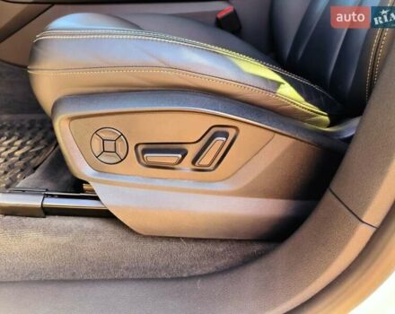 Білий Ауді Q8, об'ємом двигуна 3 л та пробігом 20 тис. км за 59000 $, фото 19 на Automoto.ua