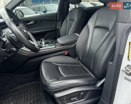 Білий Ауді Q8, об'ємом двигуна 3 л та пробігом 21 тис. км за 58990 $, фото 16 на Automoto.ua