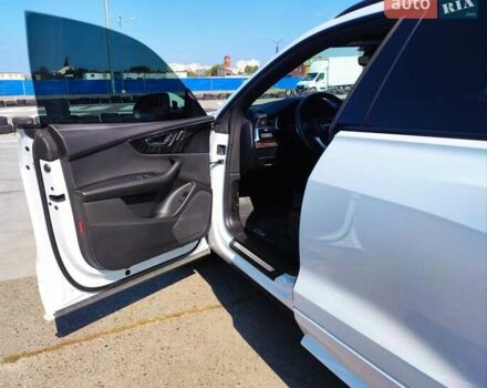 Білий Ауді Q8, об'ємом двигуна 3 л та пробігом 20 тис. км за 59000 $, фото 10 на Automoto.ua