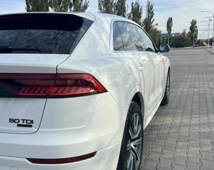 Белый Ауди Q8, объемом двигателя 2.97 л и пробегом 95 тыс. км за 63700 $, фото 5 на Automoto.ua