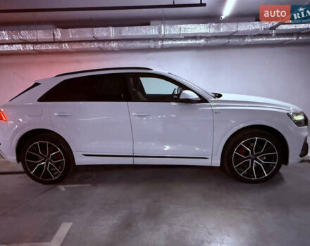 Белый Ауди Q8, объемом двигателя 3 л и пробегом 50 тыс. км за 70999 $, фото 3 на Automoto.ua