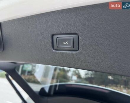 Ауди Q8 2023 в Киеве на Automoto.ua Белый Ауди Q8, объемом двигателя 2.97 л и пробегом 71 тыс. км за 75900 $, фото 60 на Automoto.ua