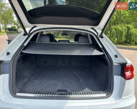 Білий Ауді Q8, об'ємом двигуна 3 л та пробігом 30 тис. км за 65000 $, фото 16 на Automoto.ua