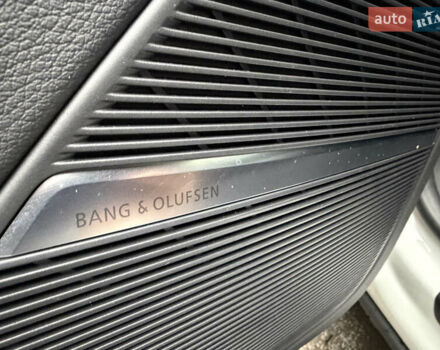 Білий Ауді Q8, об'ємом двигуна 2.97 л та пробігом 15 тис. км за 79900 $, фото 64 на Automoto.ua