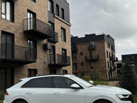 Белый Ауди Q8, объемом двигателя 0 л и пробегом 99 тыс. км за 59800 $, фото 1 на Automoto.ua