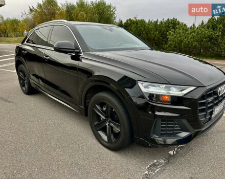Черный Ауди Q8, объемом двигателя 3 л и пробегом 67 тыс. км за 44000 $, фото 1 на Automoto.ua