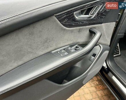 Черный Ауди Q8, объемом двигателя 3 л и пробегом 92 тыс. км за 63900 $, фото 55 на Automoto.ua