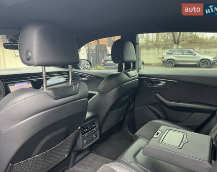 Черный Ауди Q8, объемом двигателя 3 л и пробегом 92 тыс. км за 63900 $, фото 106 на Automoto.ua