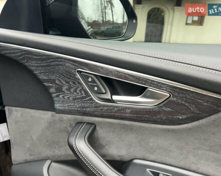 Черный Ауди Q8, объемом двигателя 3 л и пробегом 92 тыс. км за 63900 $, фото 132 на Automoto.ua