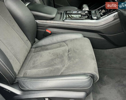 Черный Ауди Q8, объемом двигателя 3 л и пробегом 92 тыс. км за 63900 $, фото 126 на Automoto.ua