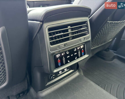 Черный Ауди Q8, объемом двигателя 3 л и пробегом 137 тыс. км за 57700 $, фото 32 на Automoto.ua